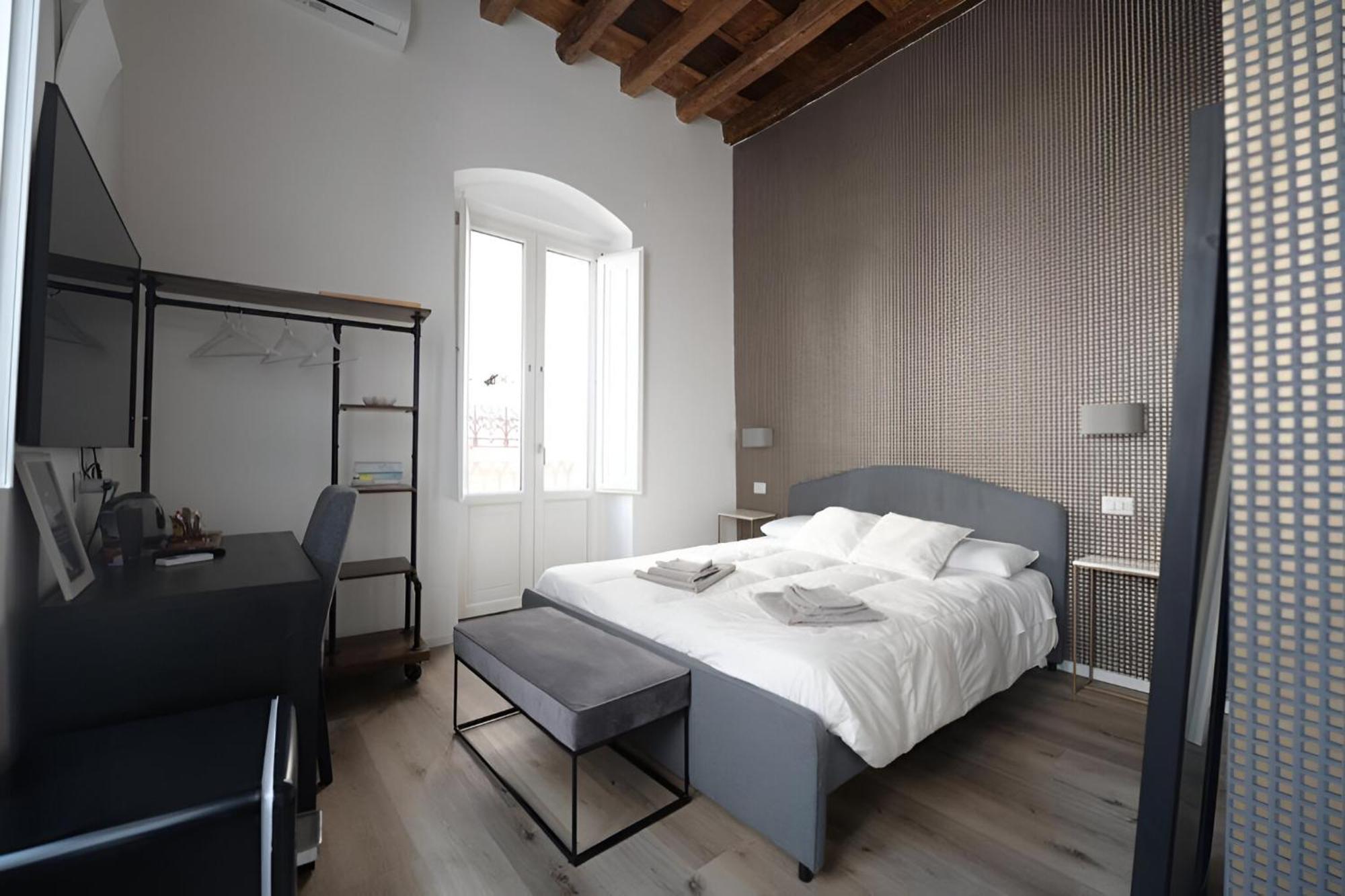 Landlord 8 - Finestra Sulla Cattedrale Gasthof Bari